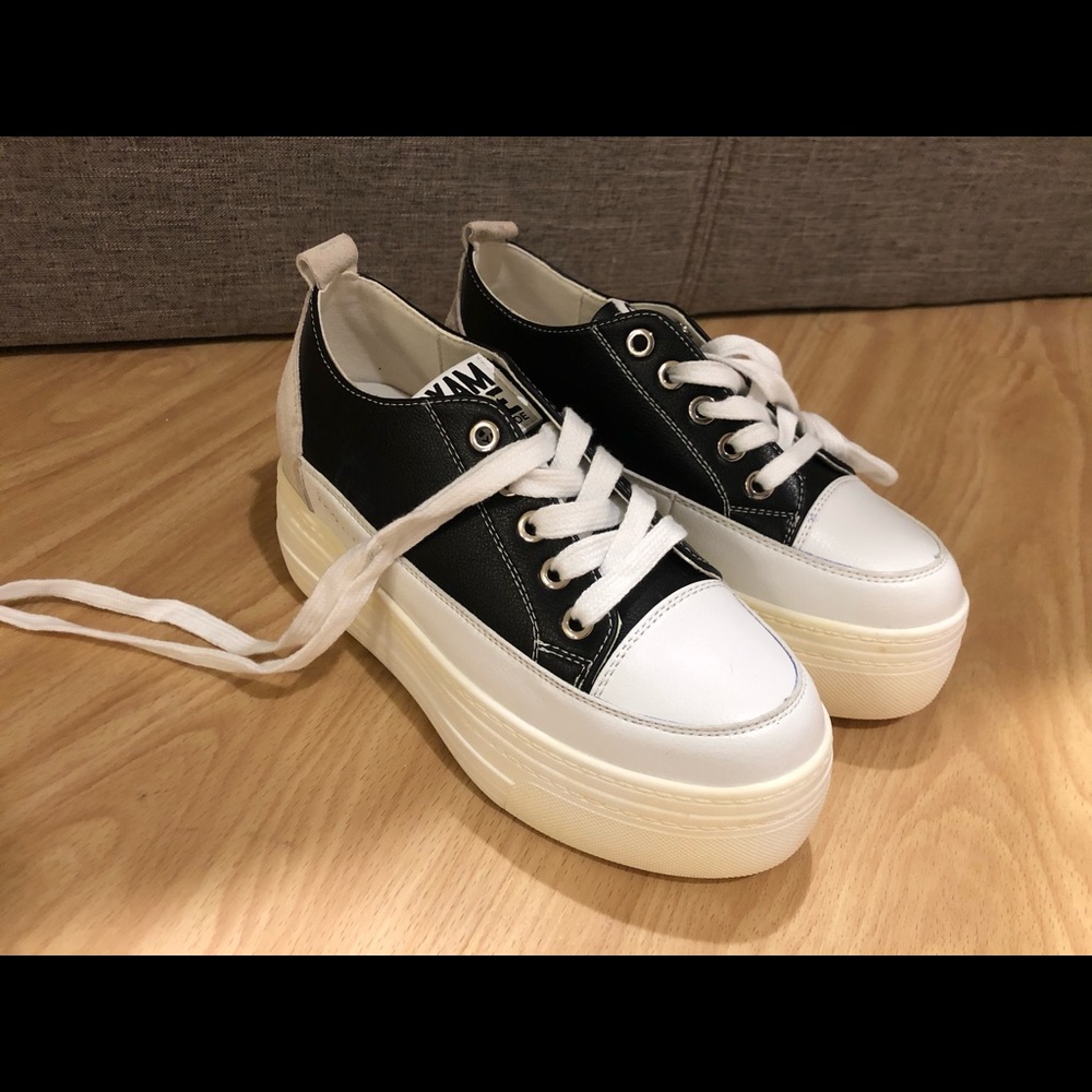 Platform sneaker